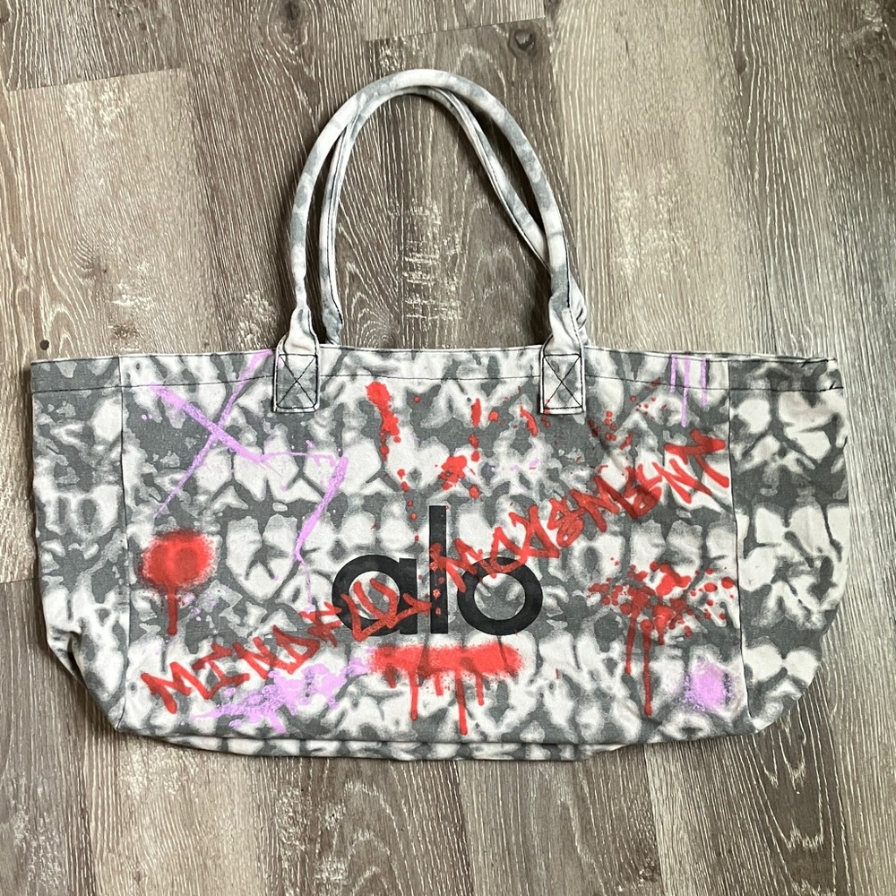 Alo Yoga Graffiti Limited Edition Holiday Shopper Tote Bag